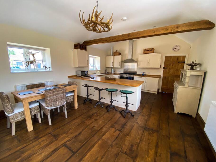 The Udderhouse - Udderly Unforgettable Retreat Villa Donyatt Exterior photo